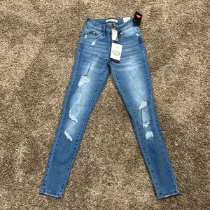 !NWT! Juniors skinny jeans ripped
